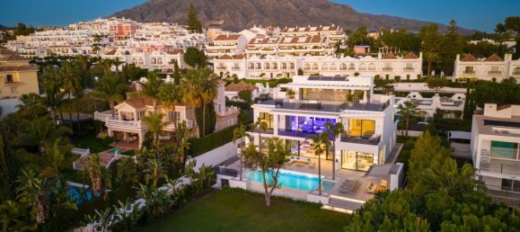 5 bedrooms Villa in Nueva Andalucia, Spain No. 4736 30