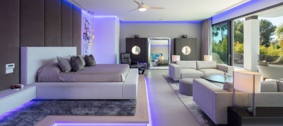 5 bedrooms Villa in Nueva Andalucia, Spain No. 4736 8