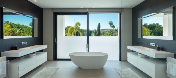 5 bedrooms Villa in Nueva Andalucia, Spain No. 4736 24