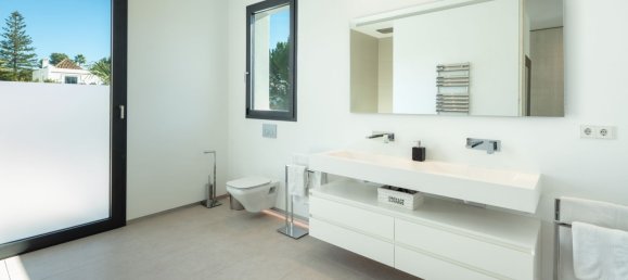 5 bedrooms Villa in Nueva Andalucia, Spain No. 4736 7