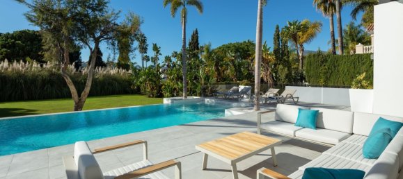 5 bedrooms Villa in Nueva Andalucia, Spain No. 4736 14