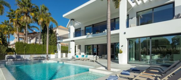 5 bedrooms Villa in Nueva Andalucia, Spain No. 4736 2