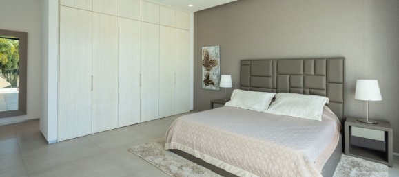 5 bedrooms Villa in Nueva Andalucia, Spain No. 4736 5