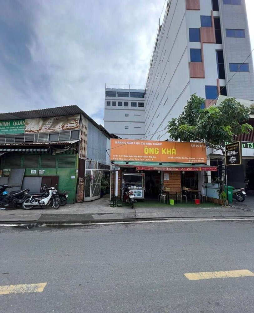 180m² Townhouse in District 7, Vietnam No. 12852