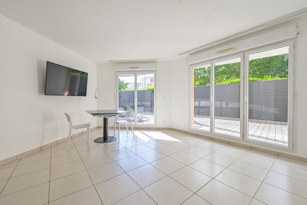 2 bedrooms Apartment in Creteil, France No. 321768