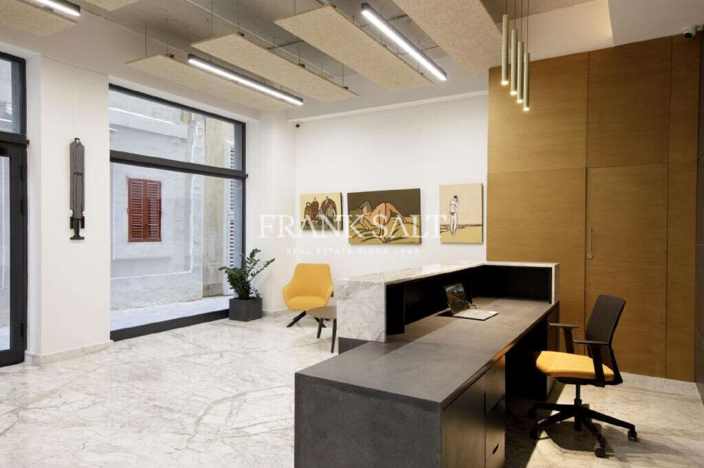 Oficina en Sliema, Malta 310 m² No. 12293