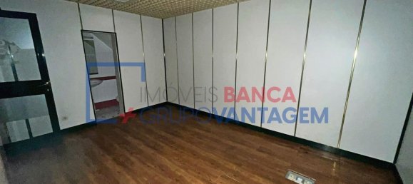 251m² Commercial property in Vila Franca de Xira, Portugal No. 64666 8