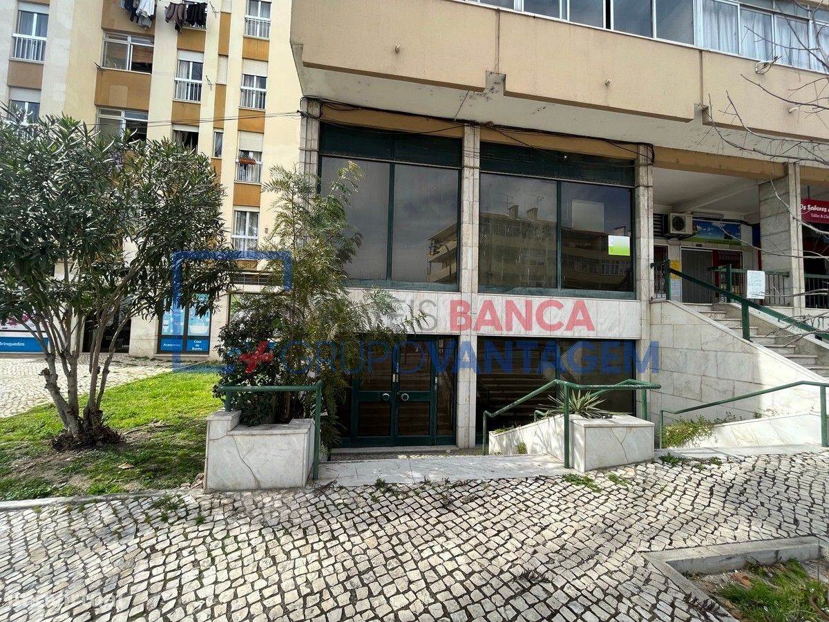 251m² Commercial property in Vila Franca de Xira, Portugal No. 64666