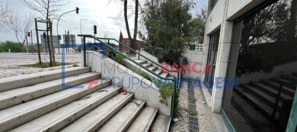 251m² Commercial property in Vila Franca de Xira, Portugal No. 64666 3