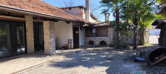 300m² Commercial property in Udine, Italy No. 204694 6