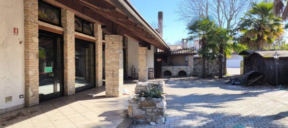300m² Commercial property in Udine, Italy No. 204694 16