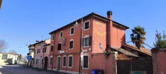 300m² Commercial property in Udine, Italy No. 204694 32