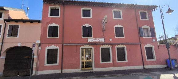 300m² Commercial property in Udine, Italy No. 204694 30