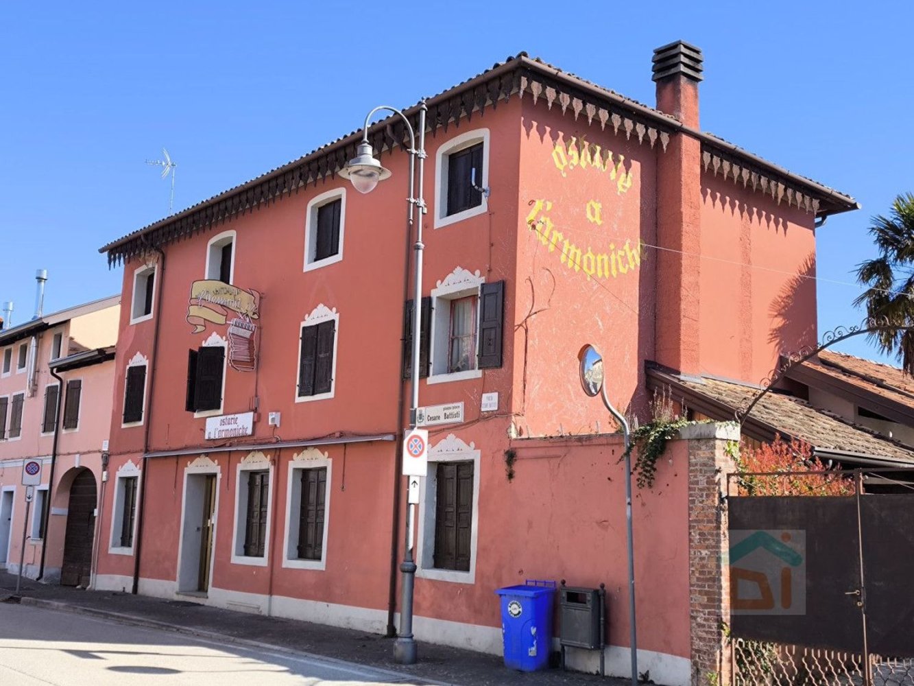 300m² Commercial property in Udine, Italy No. 204694