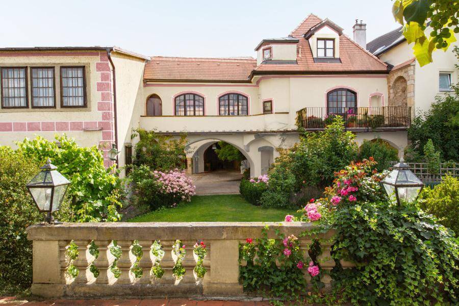 Дом с 10 спальнями в Клоштернойбург, Австрия № 210040