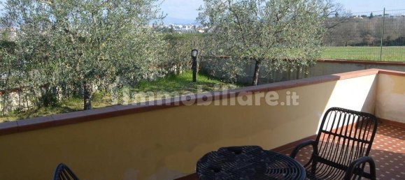 3 bedrooms Villa in Scandicci, Italy No. 211020 2