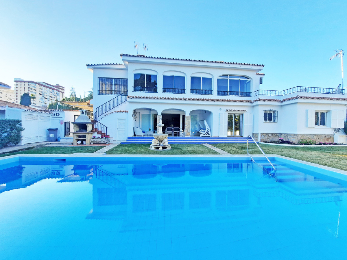 5 bedrooms Villa in Benalmadena, Spain No. 48799