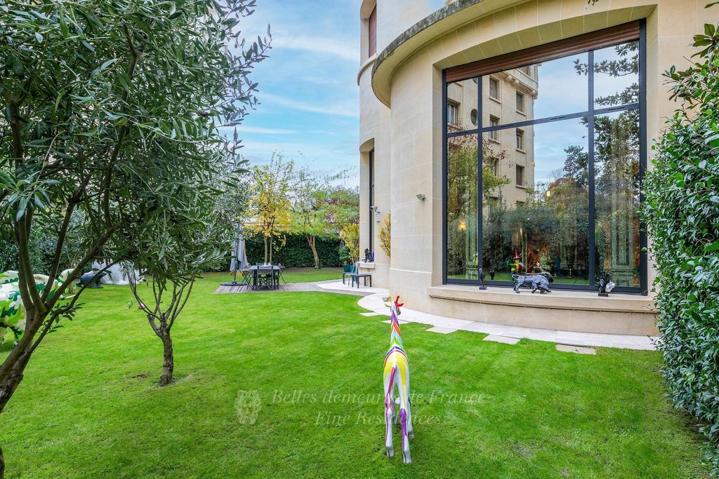 5 chambres Appartement à Paris, France No. 124549