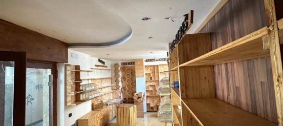 30m² Commercial property in Cava de' Tirreni, Italy No. 97808 3