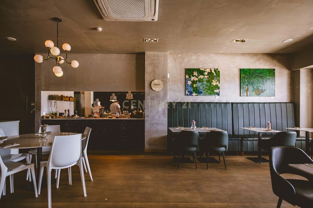 54m² Commercial property in Almada, Portugal No. 214860