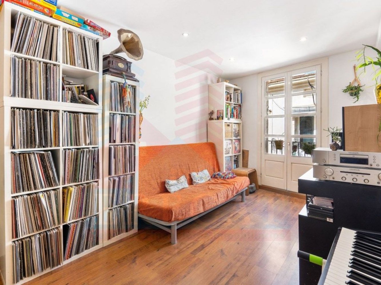 Apartamento de 2 dormitorios en Ciudad Vieja, Spain No. 249420