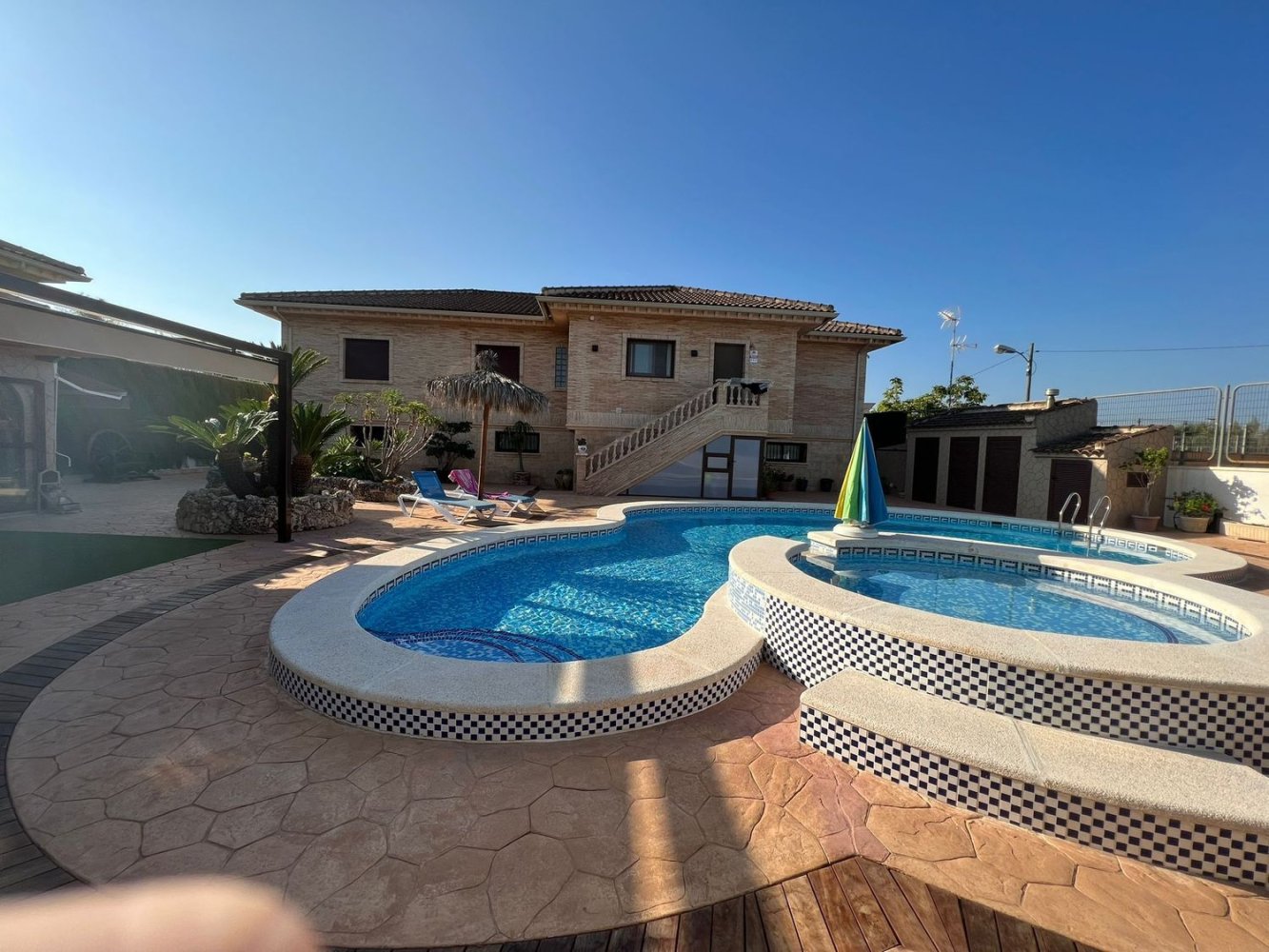 Вилла с 4 спальнями в Аликанте, Испания № 207874