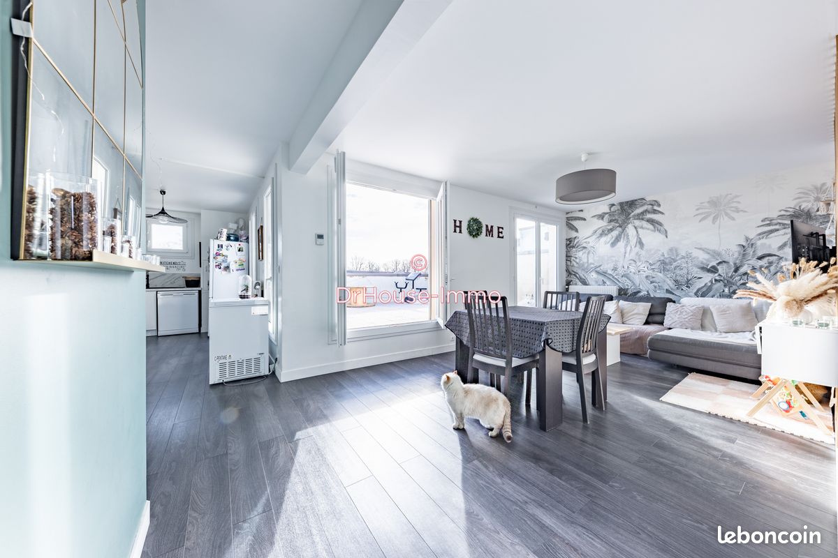 3 bedrooms Duplex in Maurepas, France No. 127323