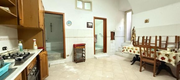 5 bedrooms Apartment in Naples, Italy No. 311570 5