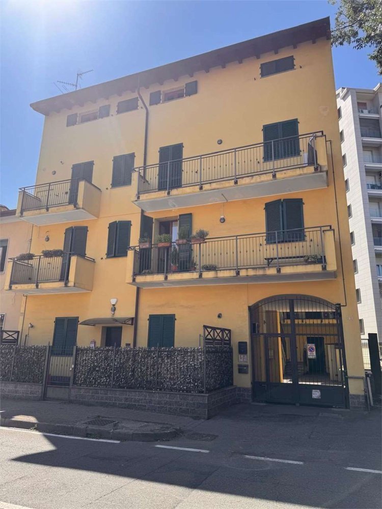 4 rooms Apartment in Cologno Monzese, Italy No. 261238