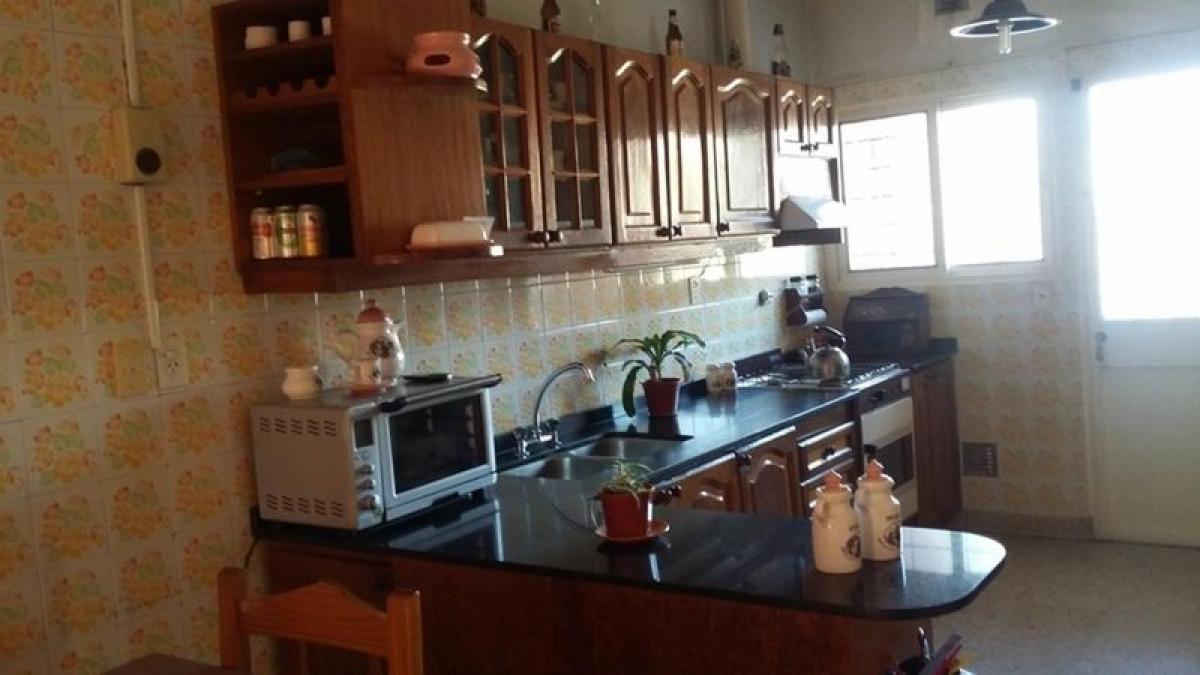 Casa de 3 dormitorios en Buenos Aires, Argentina No. 71739