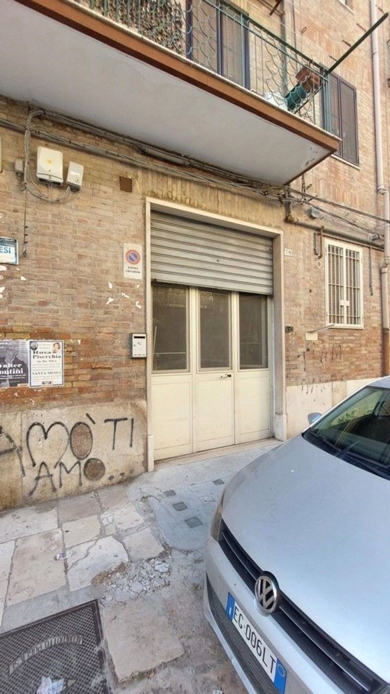 50m² Garage in Foggia, Italy No. 261510