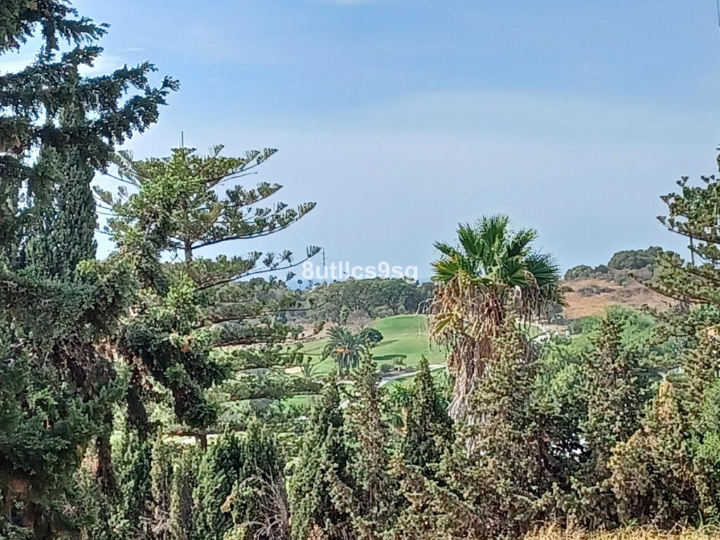 3 bedrooms Penthouse in El Paraiso, Spain No. 185391