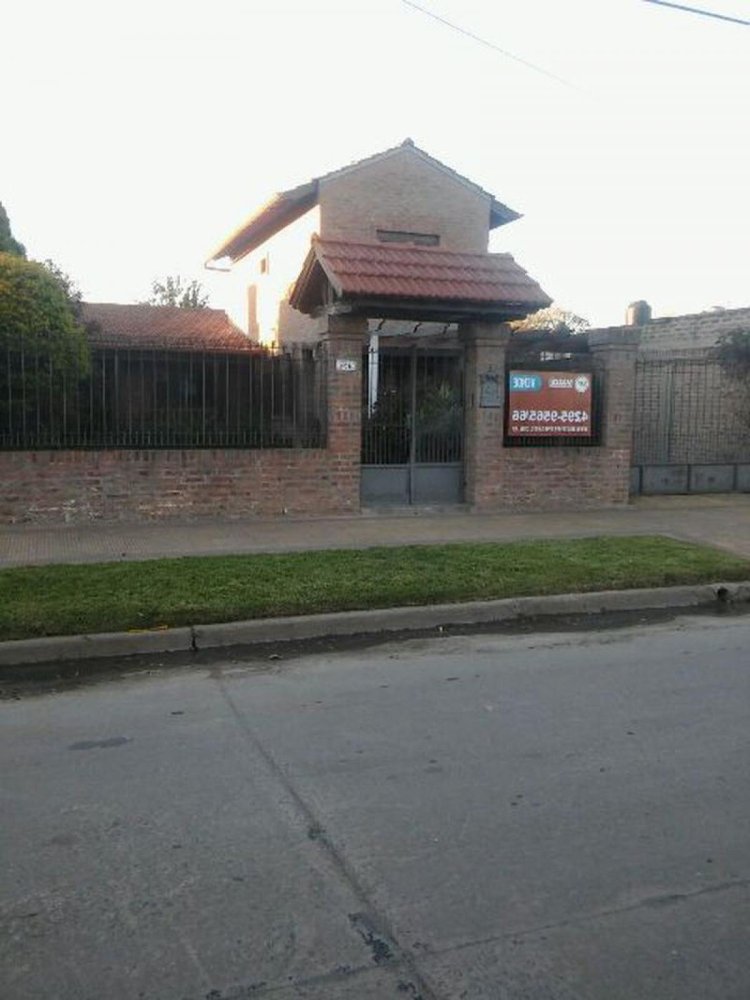 4 bedrooms House in Esteban Echeverria, Argentina No. 18740