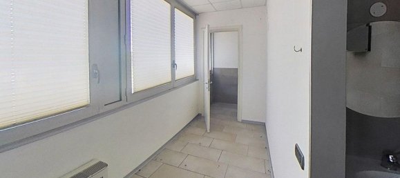 339m² Office in Udine, Italy No. 373066 4