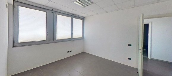 339m² Office in Udine, Italy No. 373066 10