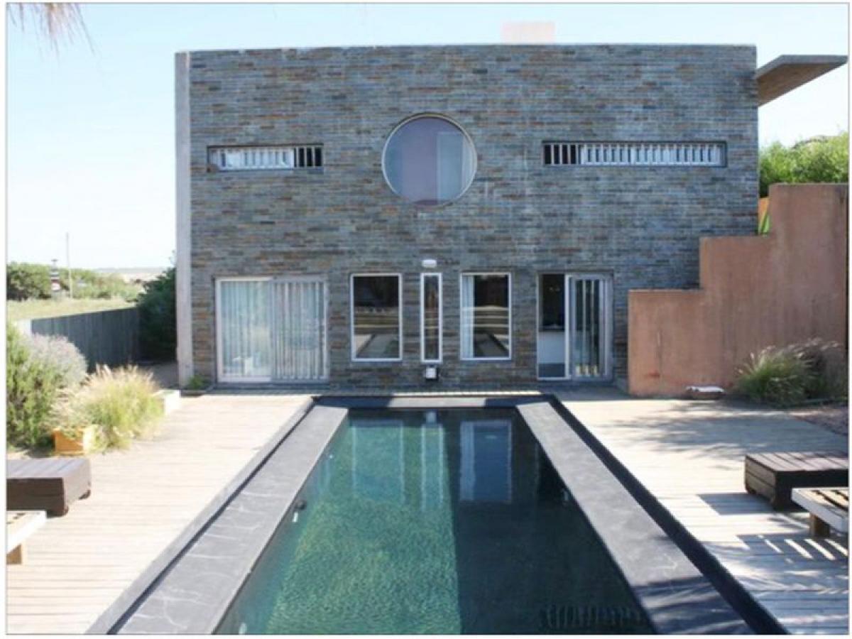 Casa de 6 dormitorios en Maldonado, Uruguay No. 1874