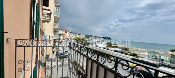 2 bedrooms Apartment in Albissola Marina, Italy No. 99655 4