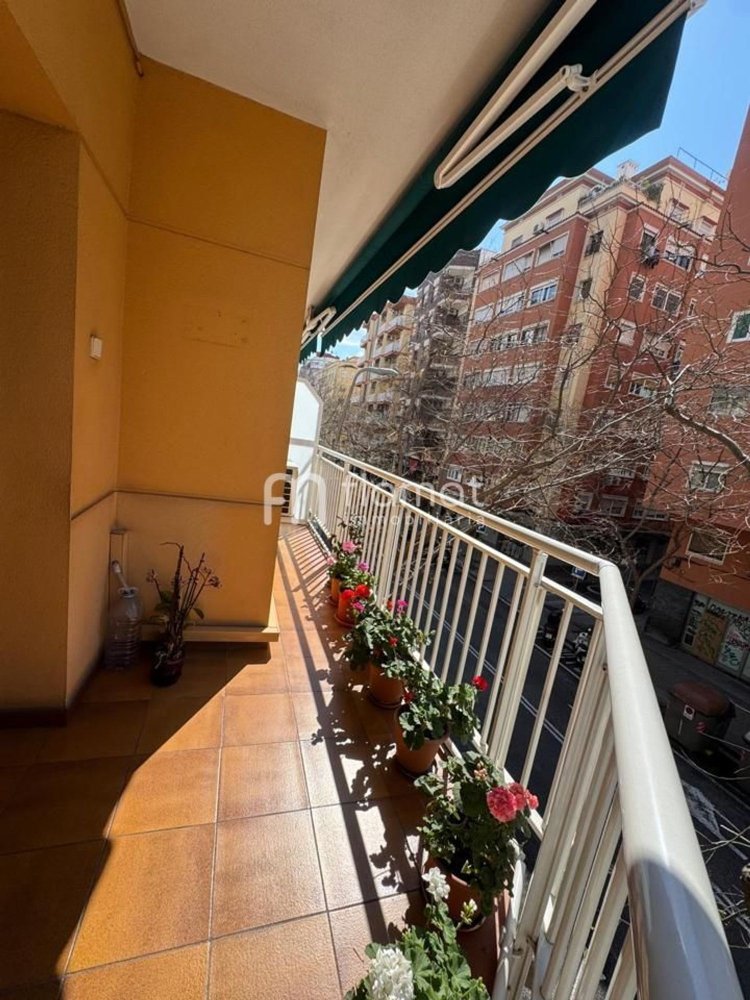 Квартира с 3 спальнями в Сантс-Монтжуик, Испания № 134420