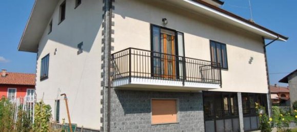 3 bedrooms Villa in Piscina, Italy No. 252852 2