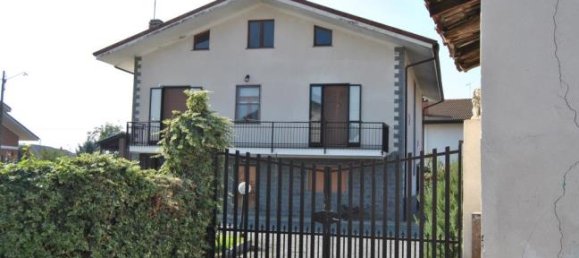 3 bedrooms Villa in Piscina, Italy No. 252852 4