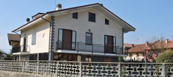 3 bedrooms Villa in Piscina, Italy No. 252852 5