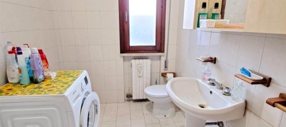 5 rooms House in Bevilacqua, Italy No. 74771 8