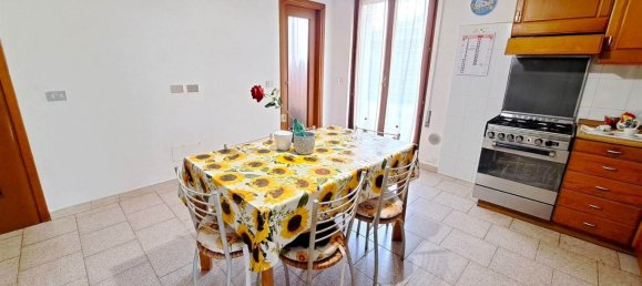 5 rooms House in Bevilacqua, Italy No. 74771 7