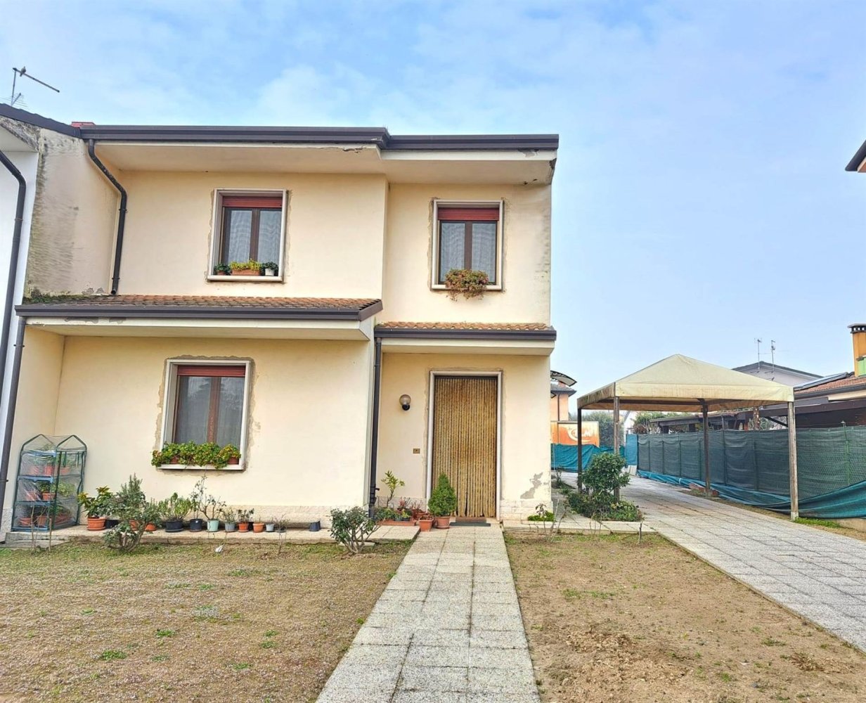 5 rooms House in Bevilacqua, Italy No. 74771