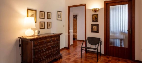 5 bedrooms Apartment in Chiusi, Italy No. 262807 8