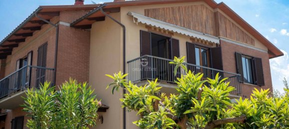 5 bedrooms Apartment in Chiusi, Italy No. 262807 3