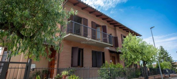 5 bedrooms Apartment in Chiusi, Italy No. 262807 2