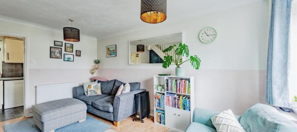 2 bedrooms House in Crawley, United Kingdom No. 6279 2