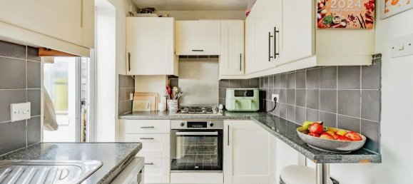 2 bedrooms House in Crawley, United Kingdom No. 6279 7