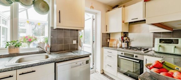 2 bedrooms House in Crawley, United Kingdom No. 6279 8